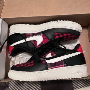 Nike Airforce 1 Plaid women’s 8.5 7y excellent used condition
